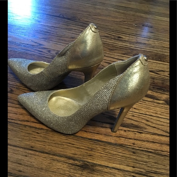 Pumps - Picture 2 of 7